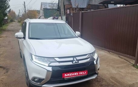 Mitsubishi Outlander III рестайлинг 3, 2018 год, 2 250 000 рублей, 3 фотография