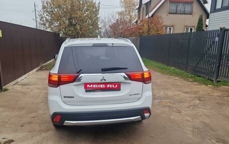 Mitsubishi Outlander III рестайлинг 3, 2018 год, 2 250 000 рублей, 6 фотография