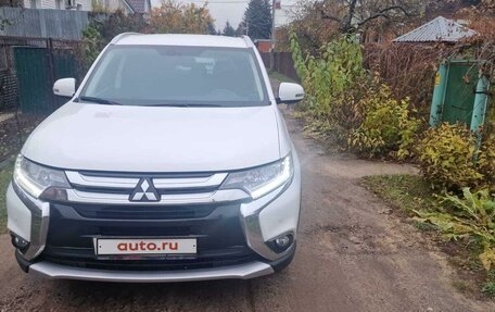 Mitsubishi Outlander III рестайлинг 3, 2018 год, 2 250 000 рублей, 2 фотография