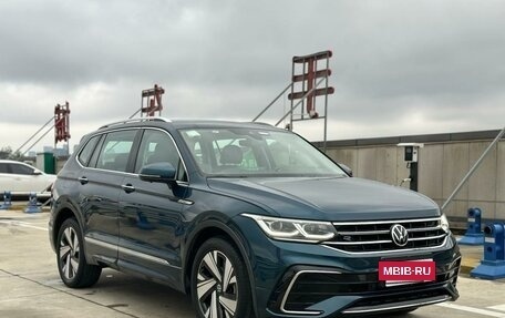 Volkswagen Tiguan II, 2021 год, 4 120 000 рублей, 2 фотография