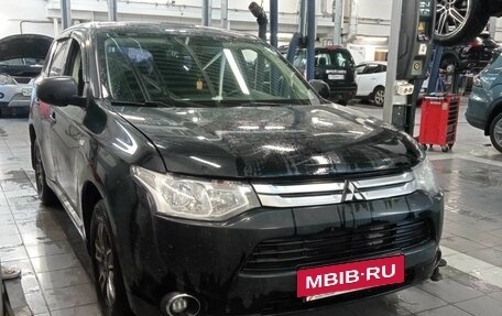 Mitsubishi Outlander III рестайлинг 3, 2014 год, 1 339 000 рублей, 2 фотография