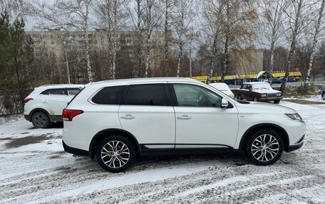 Mitsubishi Outlander III рестайлинг 3, 2015 год, 2 250 000 рублей, 6 фотография