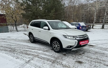 Mitsubishi Outlander III рестайлинг 3, 2015 год, 2 250 000 рублей, 7 фотография