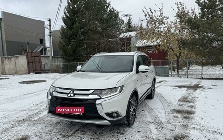 Mitsubishi Outlander III рестайлинг 3, 2015 год, 2 250 000 рублей, 2 фотография