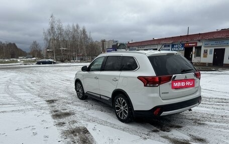 Mitsubishi Outlander III рестайлинг 3, 2015 год, 2 250 000 рублей, 4 фотография