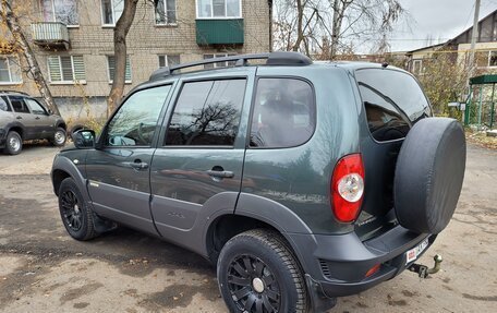 Chevrolet Niva I рестайлинг, 2017 год, 798 000 рублей, 2 фотография