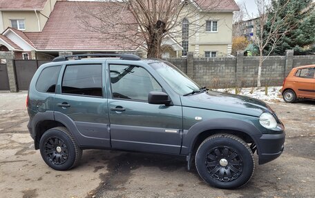 Chevrolet Niva I рестайлинг, 2017 год, 798 000 рублей, 5 фотография