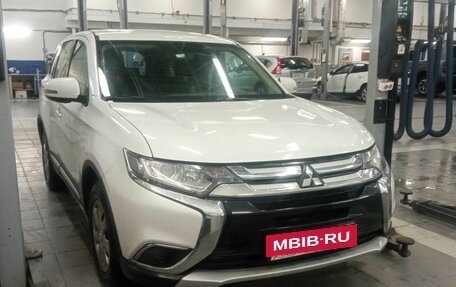 Mitsubishi Outlander III рестайлинг 3, 2016 год, 1 941 550 рублей, 2 фотография