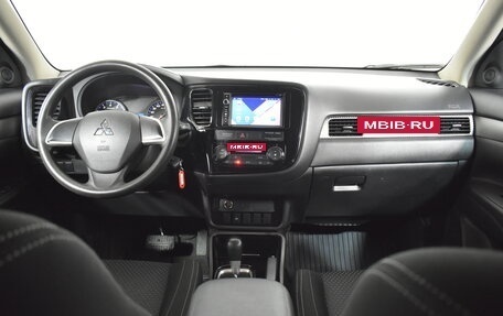 Mitsubishi Outlander III рестайлинг 3, 2017 год, 1 349 000 рублей, 7 фотография