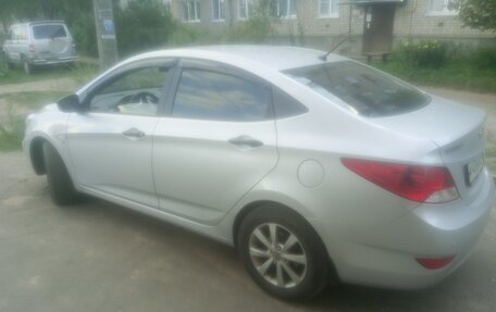 Hyundai Solaris II рестайлинг, 2011 год, 840 000 рублей, 4 фотография