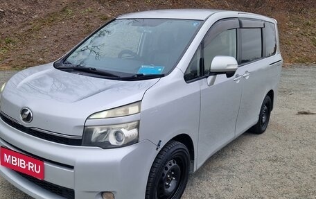 Toyota Voxy II, 2010 год, 1 500 000 рублей, 1 фотография