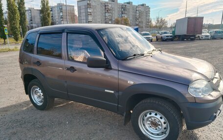 Chevrolet Niva I рестайлинг, 2015 год, 700 000 рублей, 3 фотография