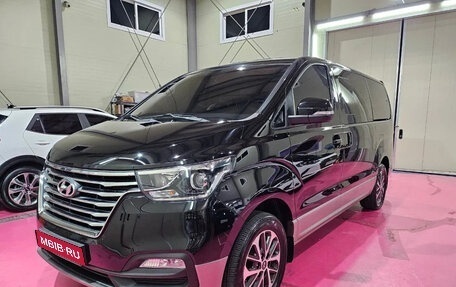 Hyundai Grand Starex Grand Starex I рестайлинг 2, 2019 год, 4 980 000 рублей, 1 фотография