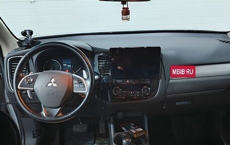 Mitsubishi Outlander III рестайлинг 3, 2014 год, 1 700 000 рублей, 9 фотография