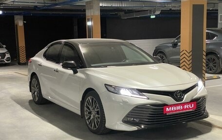 Toyota Camry, 2021 год, 3 290 000 рублей, 5 фотография