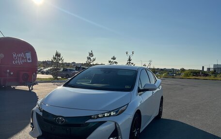 Toyota Prius IV XW50, 2018 год, 2 700 000 рублей, 2 фотография