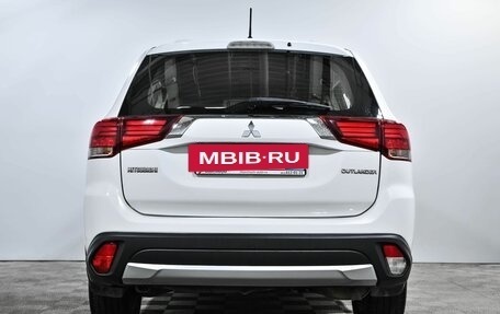 Mitsubishi Outlander III рестайлинг 3, 2016 год, 1 540 000 рублей, 5 фотография