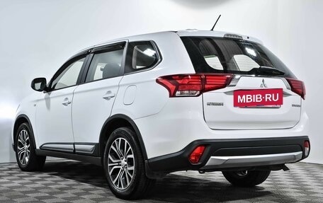 Mitsubishi Outlander III рестайлинг 3, 2016 год, 1 540 000 рублей, 6 фотография