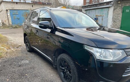 Mitsubishi Outlander III рестайлинг 3, 2013 год, 1 700 000 рублей, 2 фотография