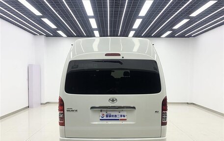 Toyota HiAce H200, 2020 год, 4 600 000 рублей, 3 фотография