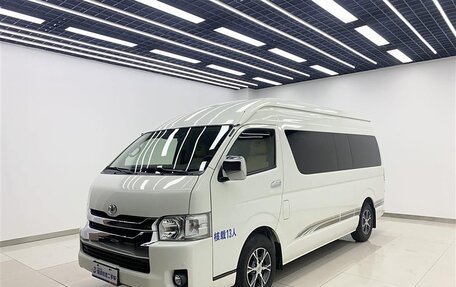 Toyota HiAce H200, 2020 год, 4 600 000 рублей, 2 фотография