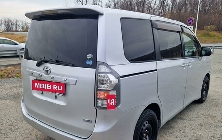 Toyota Voxy II, 2010 год, 1 500 000 рублей, 5 фотография