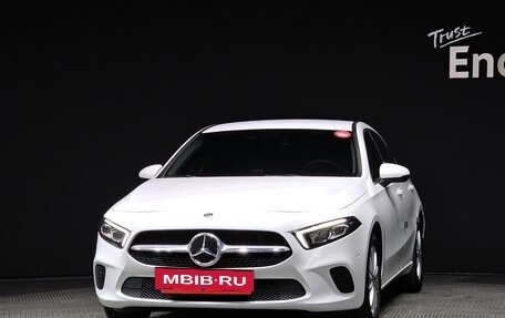 Mercedes-Benz A-Класс, 2020 год, 2 400 000 рублей, 3 фотография