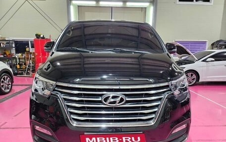 Hyundai Grand Starex Grand Starex I рестайлинг 2, 2019 год, 4 980 000 рублей, 3 фотография