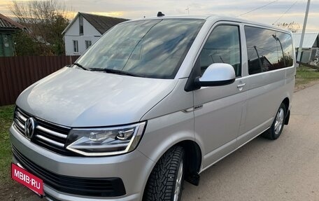 Volkswagen Caravelle T6 рестайлинг, 2017 год, 3 000 000 рублей, 1 фотография