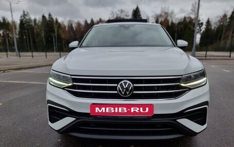 Volkswagen Tiguan II, 2022 год, 3 950 000 рублей, 2 фотография