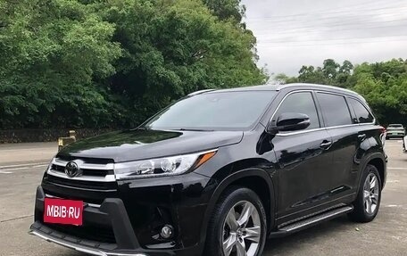 Toyota Highlander, 2022 год, 3 750 000 рублей, 1 фотография