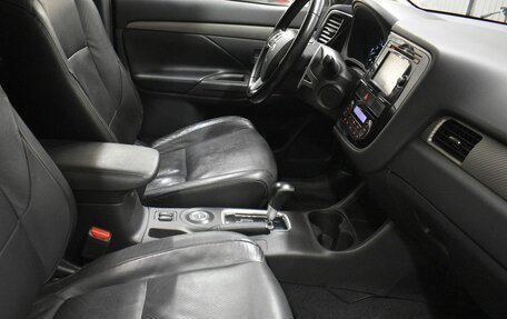 Mitsubishi Outlander III рестайлинг 3, 2013 год, 1 499 000 рублей, 22 фотография