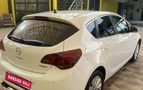 Opel Astra J, 2010 год, 690 000 рублей, 2 фотография