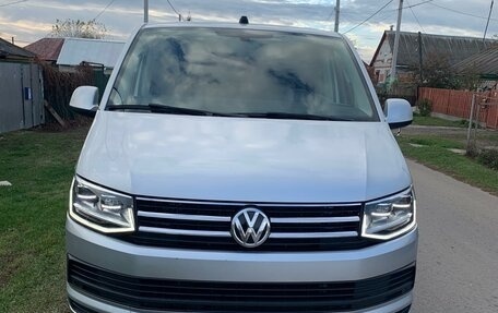 Volkswagen Caravelle T6 рестайлинг, 2017 год, 3 000 000 рублей, 2 фотография