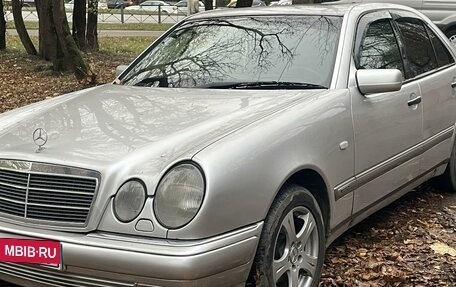 Mercedes-Benz E-Класс, 1997 год, 499 000 рублей, 1 фотография