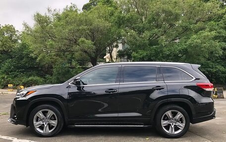 Toyota Highlander, 2022 год, 3 750 000 рублей, 5 фотография