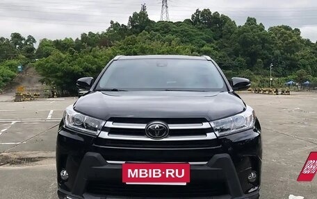 Toyota Highlander, 2022 год, 3 750 000 рублей, 2 фотография