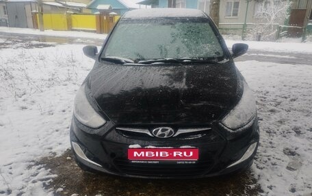 Hyundai Solaris II рестайлинг, 2011 год, 720 000 рублей, 1 фотография