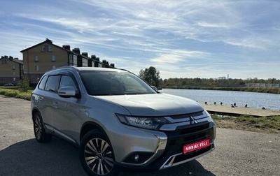 Mitsubishi Outlander III рестайлинг 3, 2019 год, 1 895 000 рублей, 1 фотография