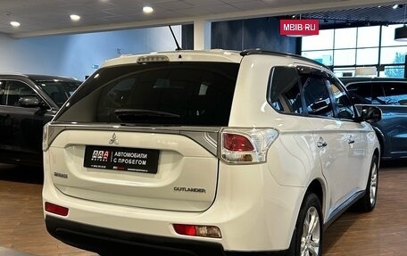 Mitsubishi Outlander III рестайлинг 3, 2013 год, 1 920 000 рублей, 4 фотография