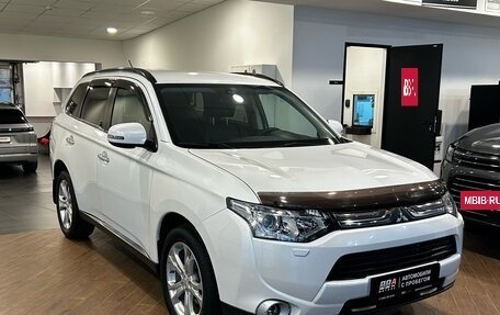 Mitsubishi Outlander III рестайлинг 3, 2013 год, 1 920 000 рублей, 5 фотография