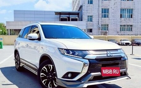 Mitsubishi Outlander III рестайлинг 3, 2021 год, 2 300 000 рублей, 1 фотография