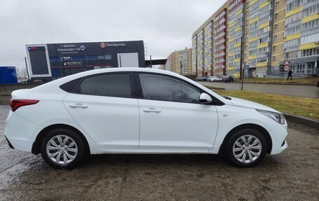 Hyundai Solaris II рестайлинг, 2017 год, 1 400 000 рублей, 3 фотография