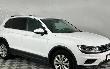 Volkswagen Tiguan II, 2017 год, 2 400 000 рублей, 3 фотография