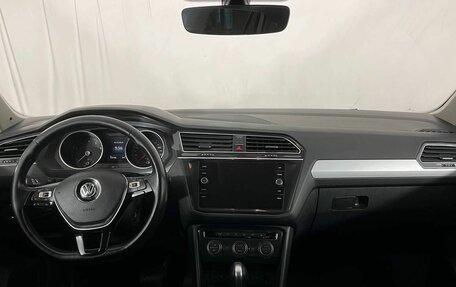 Volkswagen Tiguan II, 2017 год, 2 400 000 рублей, 11 фотография