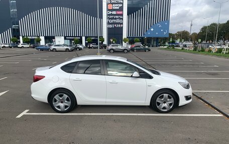 Opel Astra J, 2013 год, 1 050 000 рублей, 4 фотография