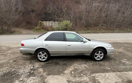 Toyota Camry, 2000 год, 650 000 рублей, 3 фотография