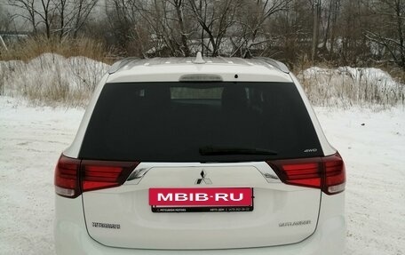 Mitsubishi Outlander III рестайлинг 3, 2017 год, 2 150 000 рублей, 4 фотография