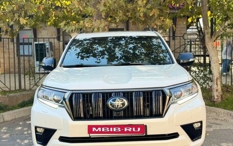 Toyota Land Cruiser Prado 150 рестайлинг 2, 2022 год, 8 600 000 рублей, 5 фотография