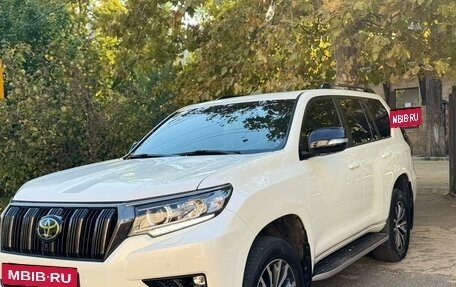 Toyota Land Cruiser Prado 150 рестайлинг 2, 2022 год, 8 600 000 рублей, 3 фотография